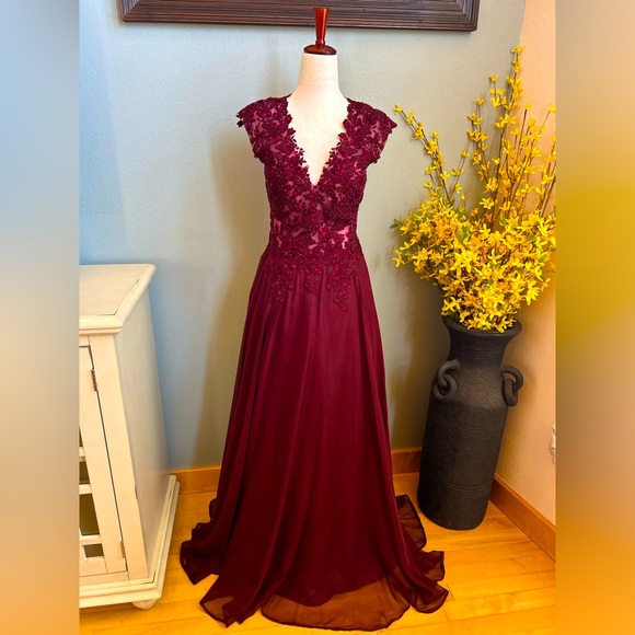 Gorgeous Maroon Prom Dress - Picture 1 of 13